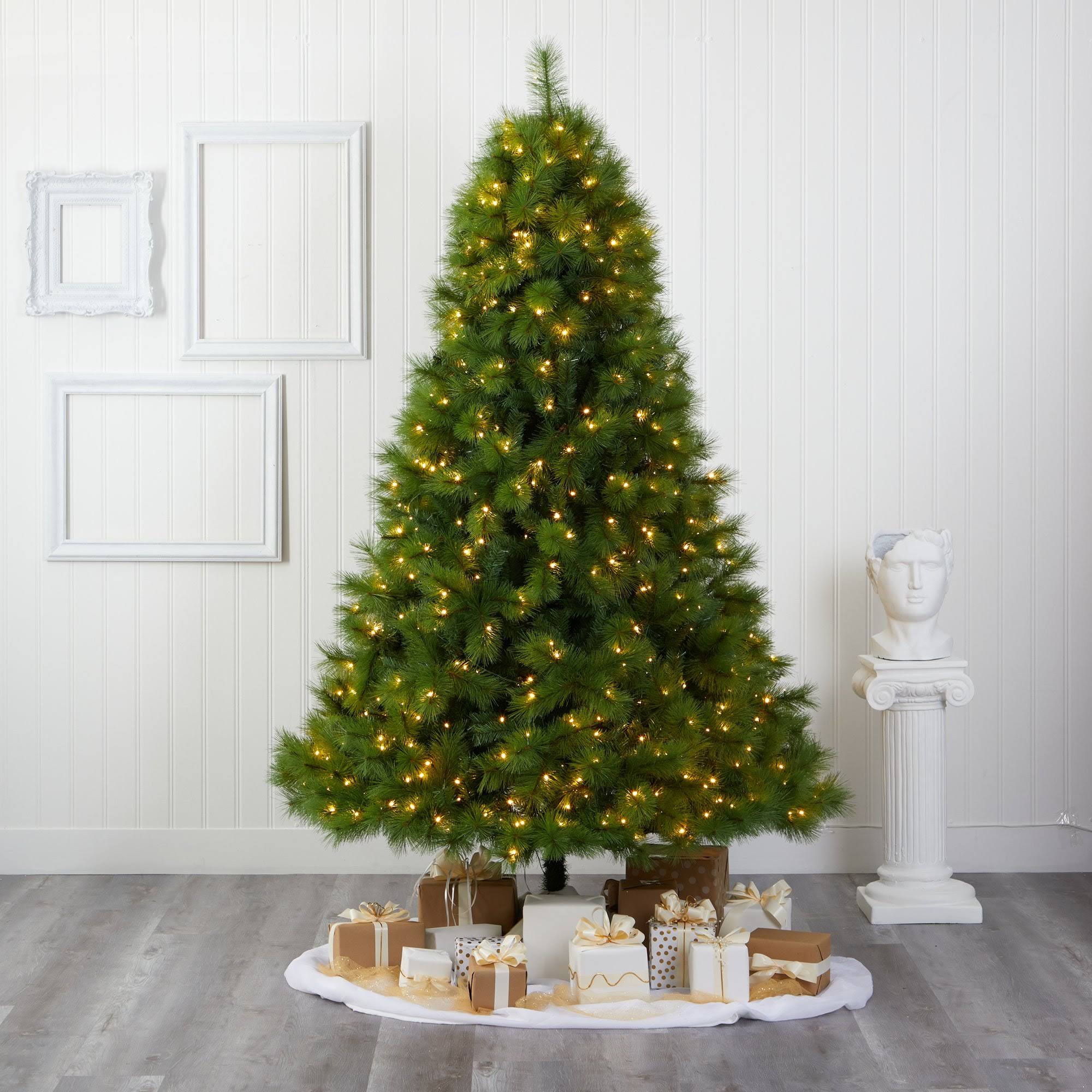 Green Artificial Christmas Tree with 600 Clear LED Lights D4816