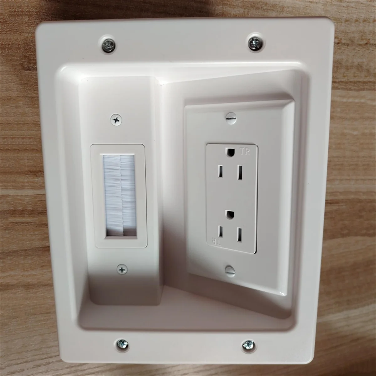 Recessed Outlet Box Cable Management Kit 15A 125V W24529
