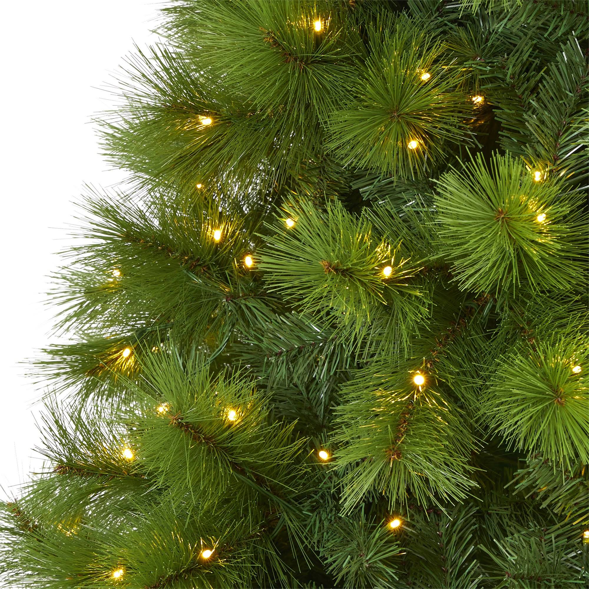 Green Artificial Christmas Tree with 600 Clear LED Lights D4816