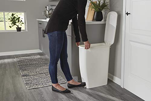 White 11.3 Gallon Plastic Step On Trash Can H327