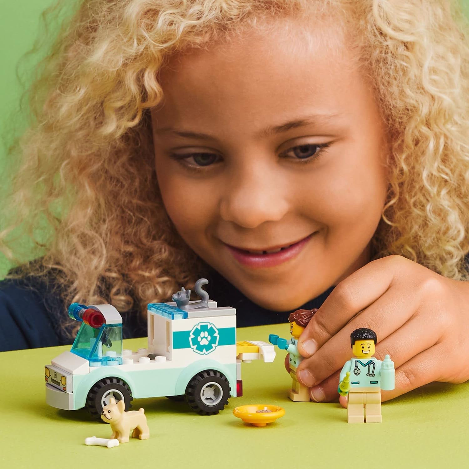 LEGO City Vet Van Rescue Toy Animal Ambulance Playset L598642