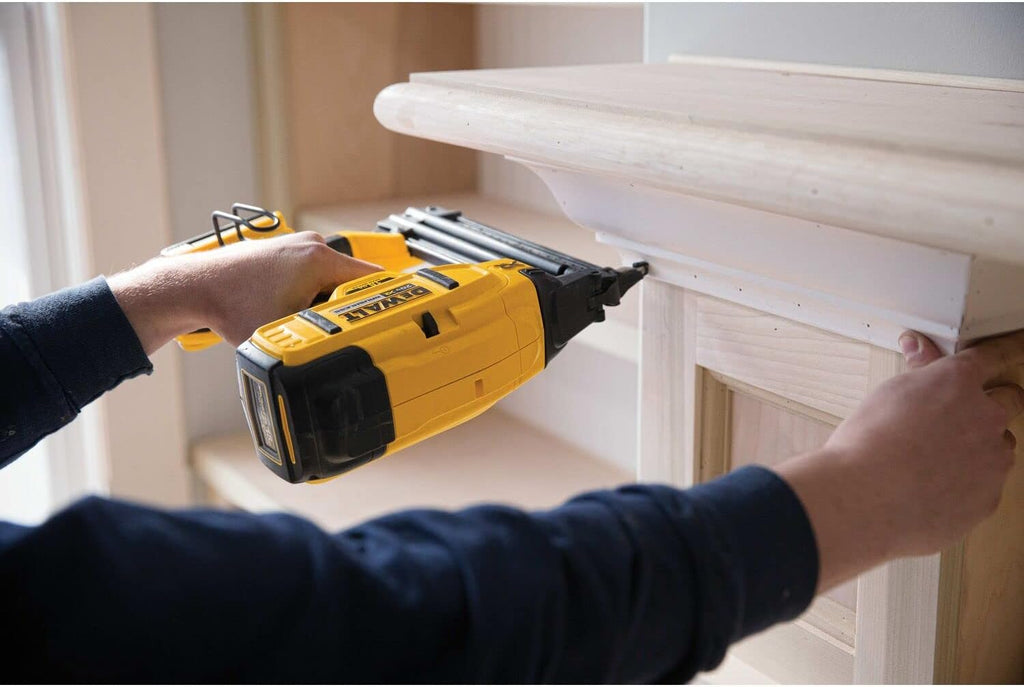 20V MAX* Cordless Brad Nailer Kit, 18GA D1204