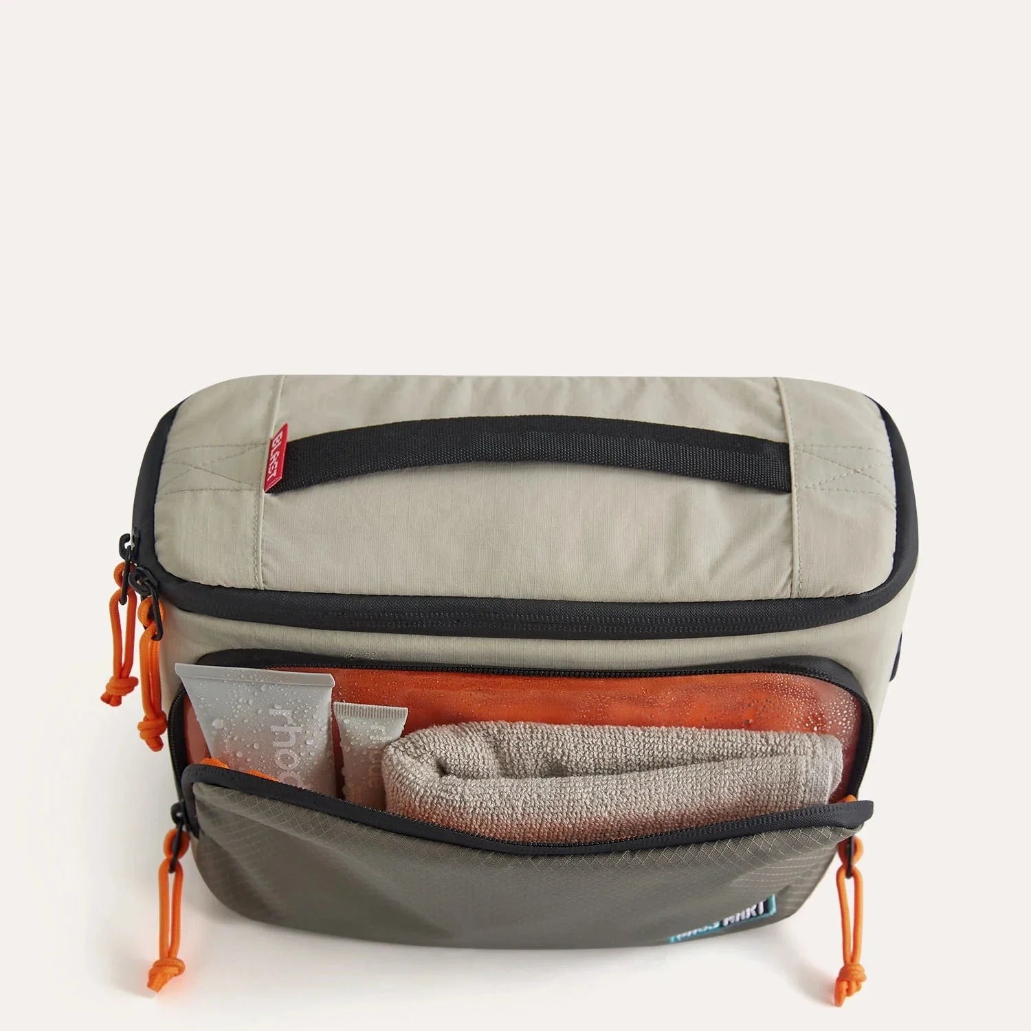 (FREE GIFT) Blast Toiletry Bag