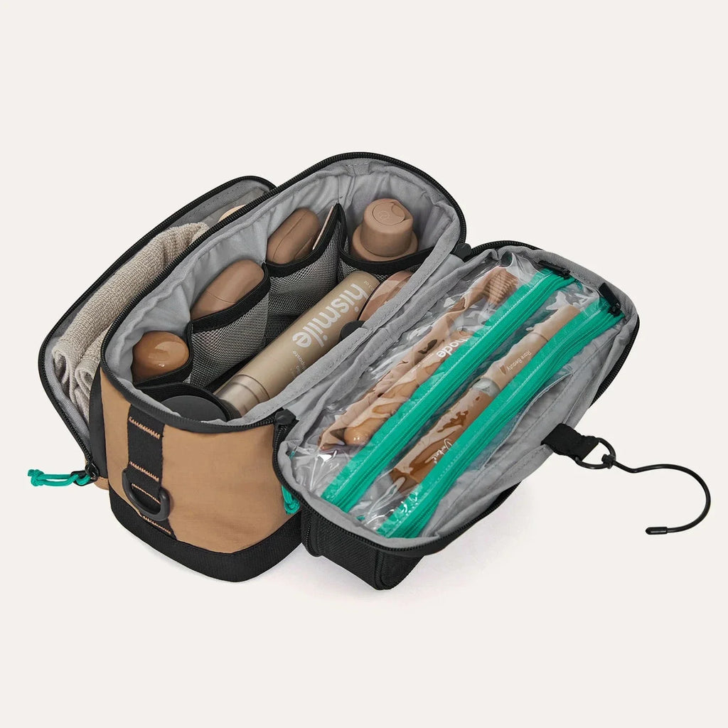 (FREE GIFT) Blast Toiletry Bag