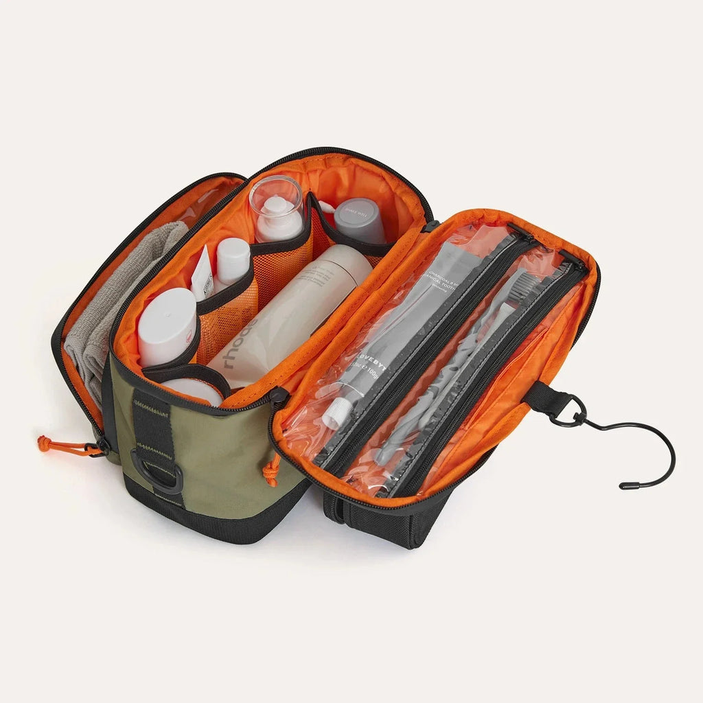 (FREE GIFT) Blast Toiletry Bag