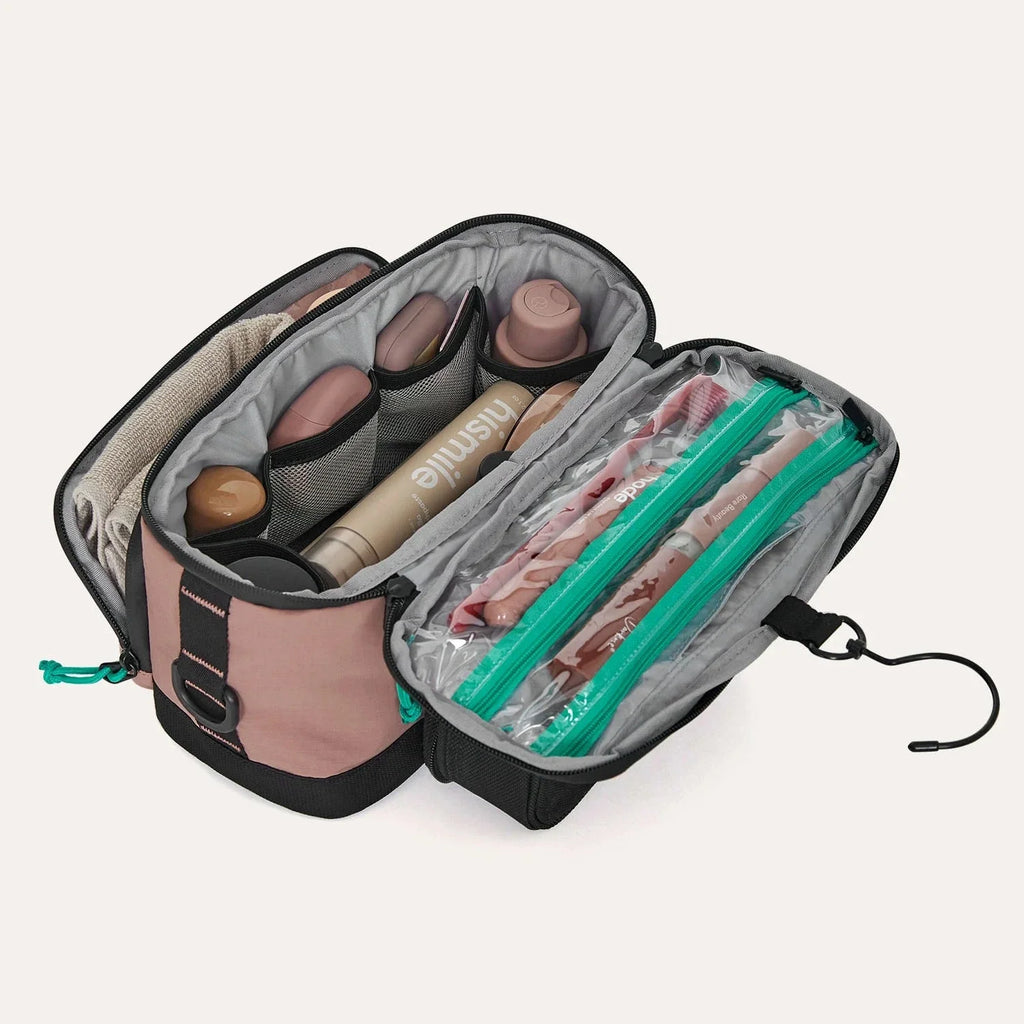 (FREE GIFT) Blast Toiletry Bag