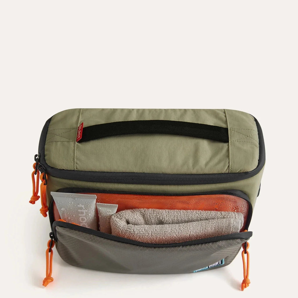 (FREE GIFT) Blast Toiletry Bag