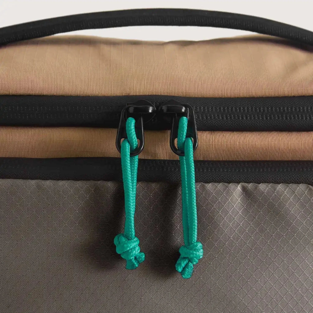 (FREE GIFT) Blast Toiletry Bag