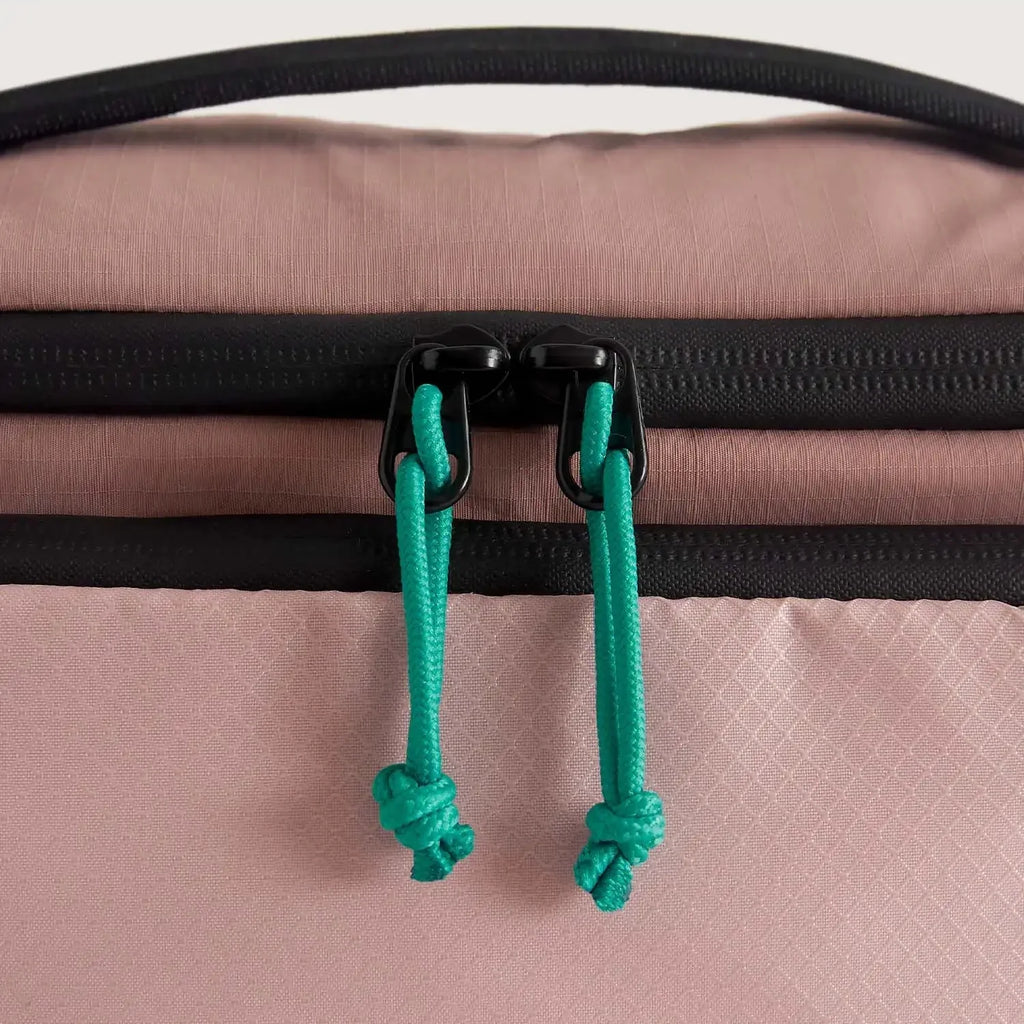 (FREE GIFT) Blast Toiletry Bag