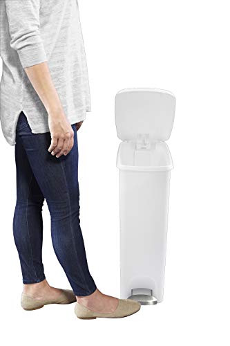 White 11.3 Gallon Plastic Step On Trash Can H327