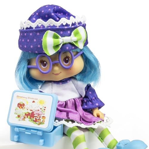 Strawberry Shortcake 5.5-inch Poseable Sweet Scented Fashion Doll with 4 Surprise Reveal Accessories V329376