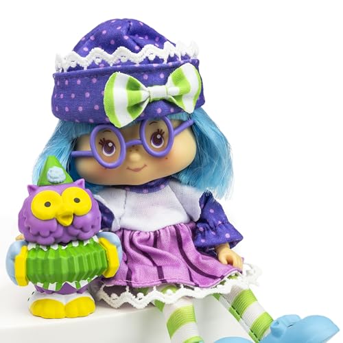 Strawberry Shortcake 5.5-inch Poseable Sweet Scented Fashion Doll with 4 Surprise Reveal Accessories V329376
