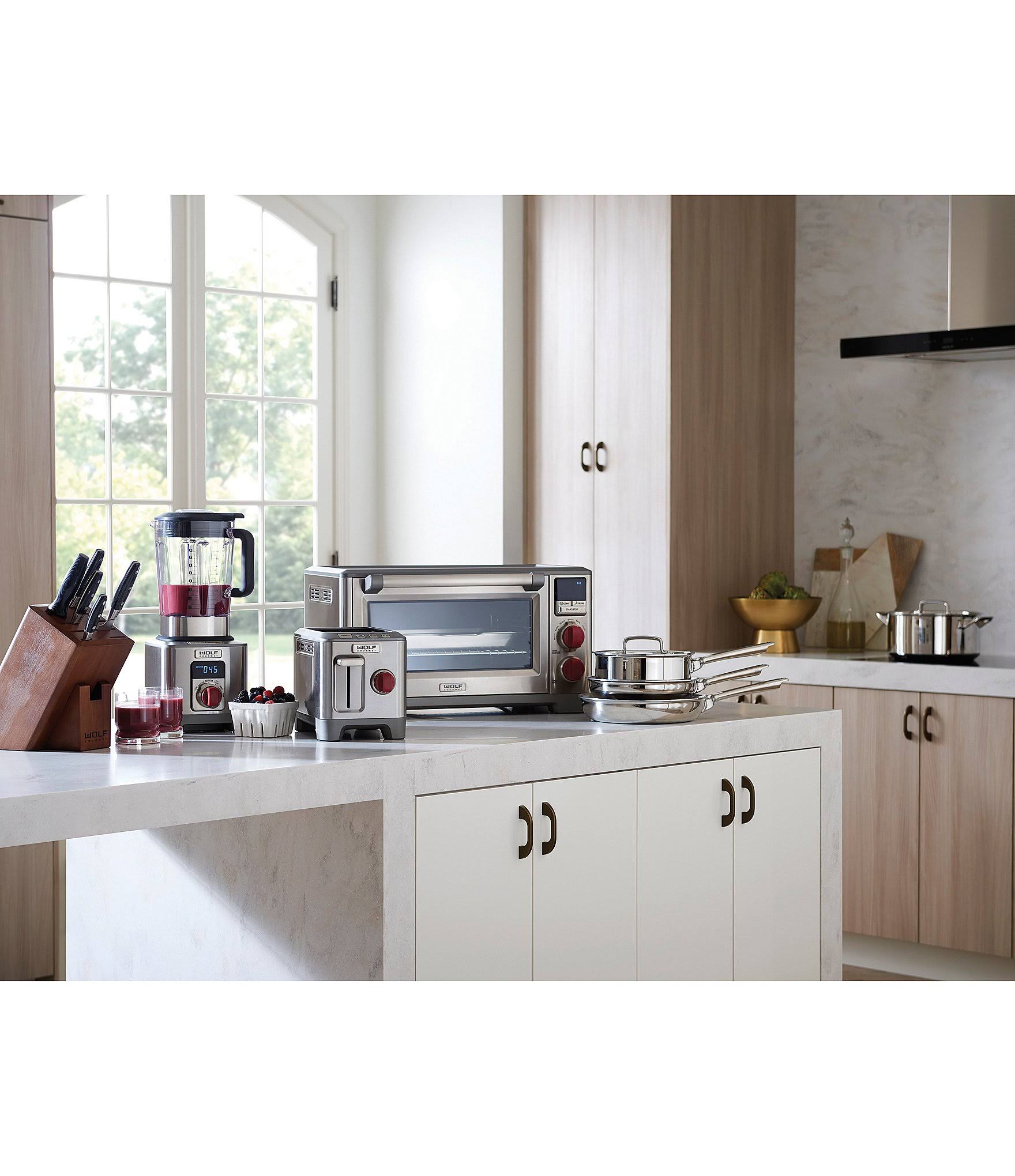 Countertop Oven with Red Knobs E979311